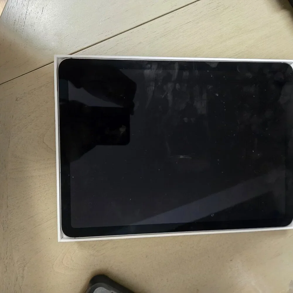 I PAD AIR 11 WITH THE ROTATING CASE 128 gb